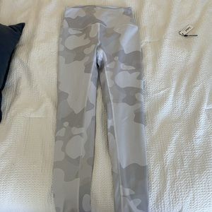 Alo yoga white and grey camo leggings